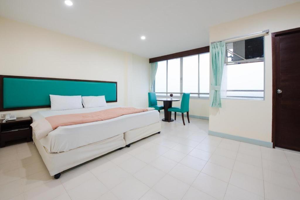 Nice Beach Hotel Rayong Exterior photo