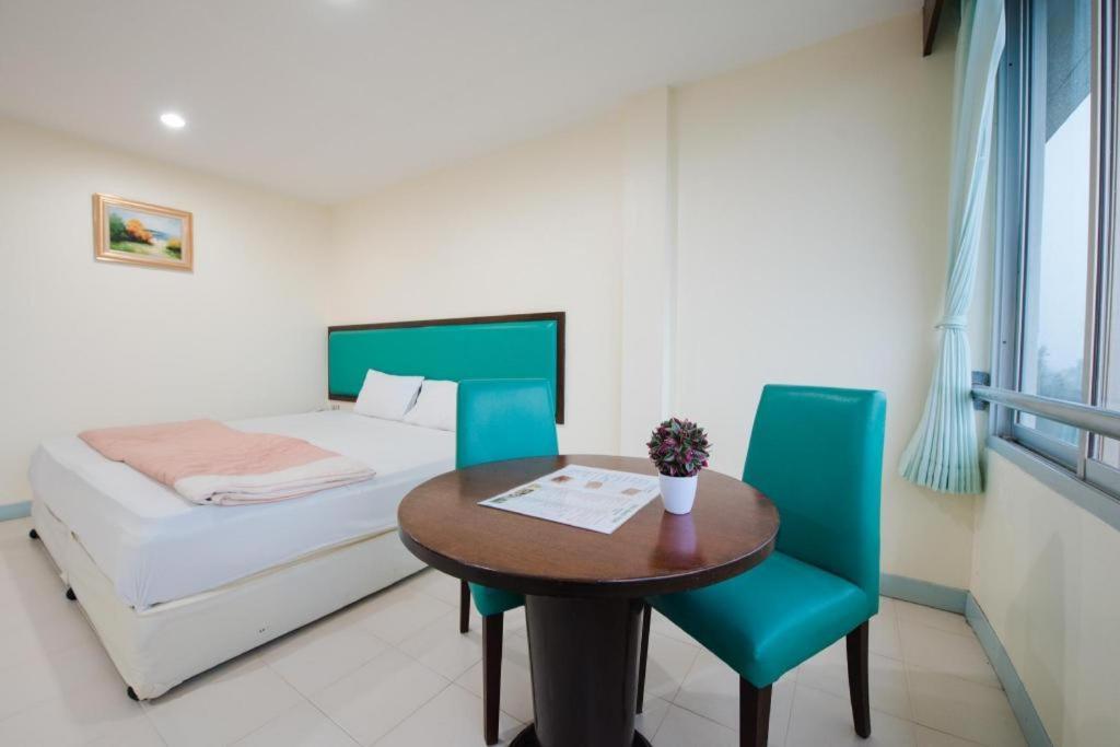 Nice Beach Hotel Rayong Exterior photo