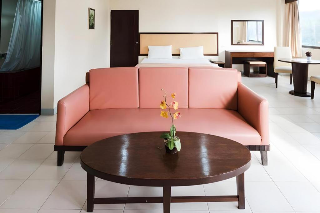 Nice Beach Hotel Rayong Exterior photo