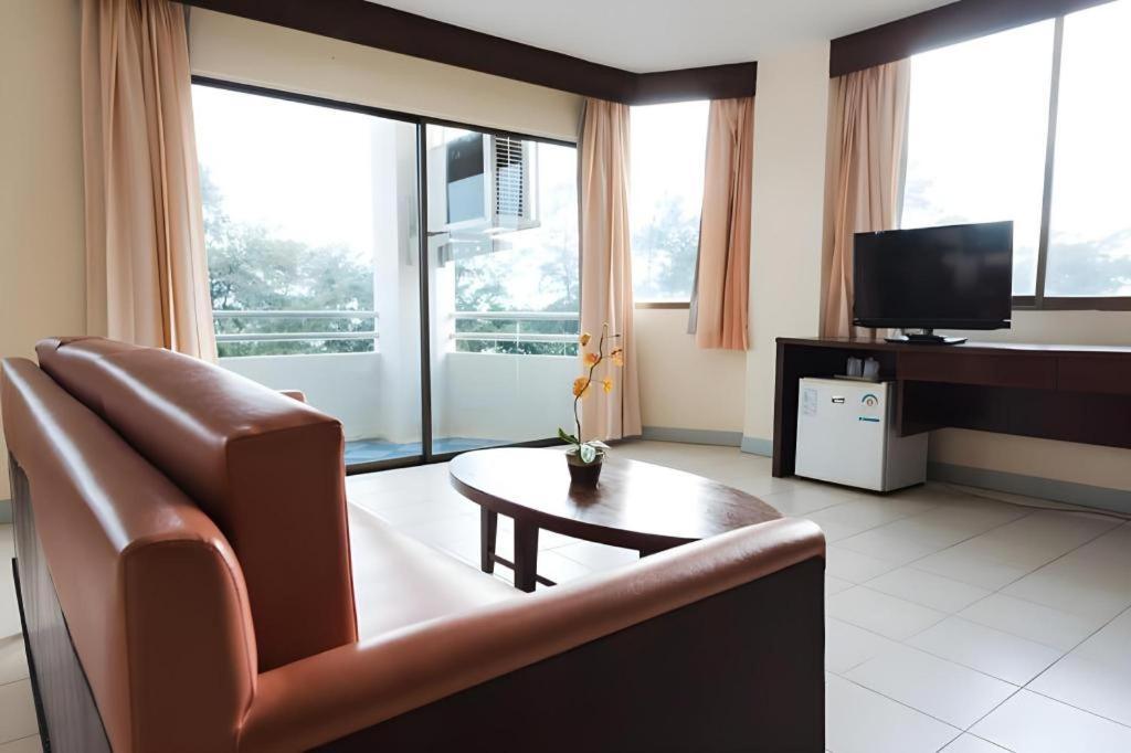 Nice Beach Hotel Rayong Exterior photo