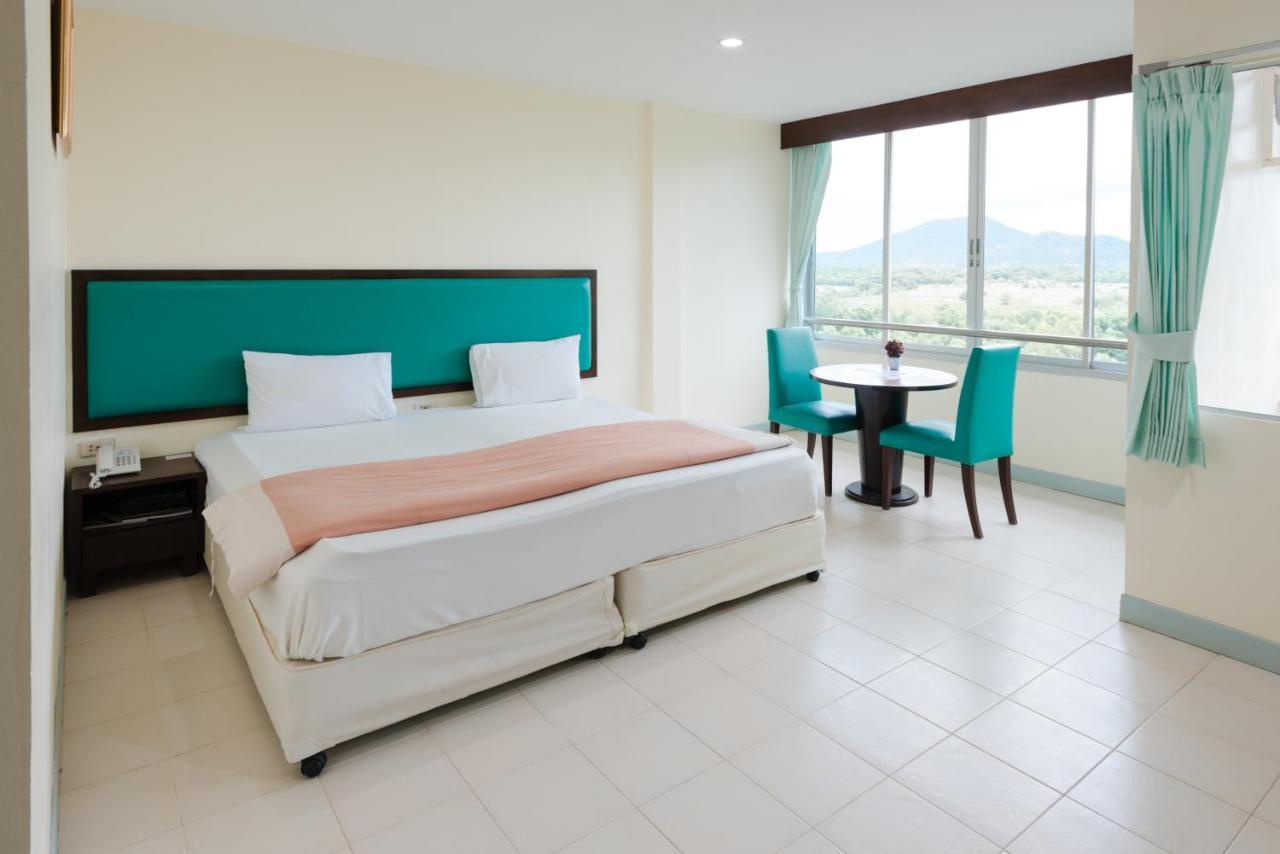 Nice Beach Hotel Rayong Exterior photo